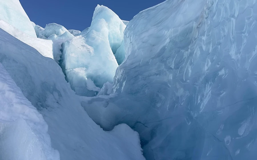 Hikers roped up on the steeper upper ice of Falljökull glacier