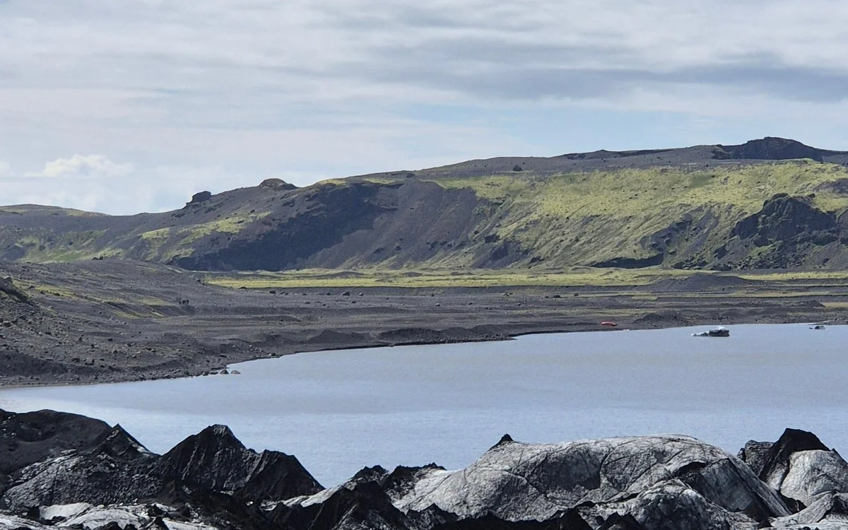Cars at the Sólheimajökull glacier parking lot at the end of road 221